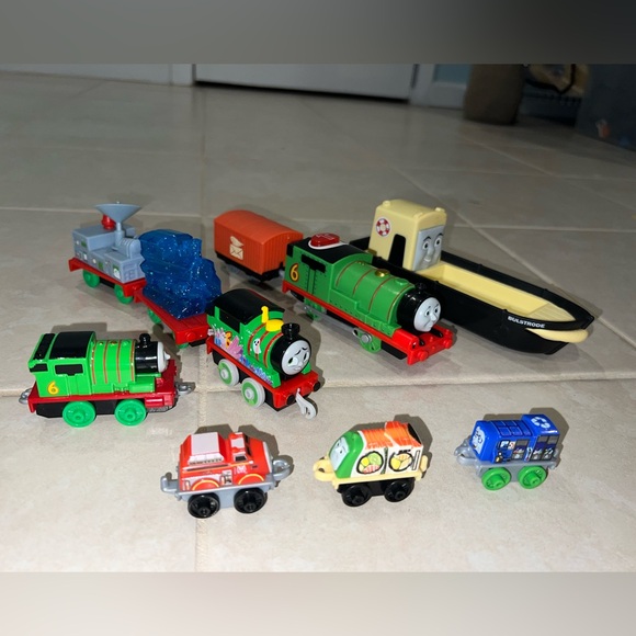 Thomas train Percy trackmaster set and mini friends automatic talking - Picture 8 of 14